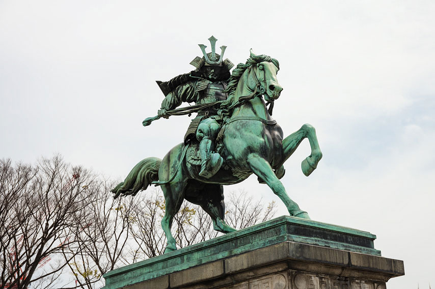 statue