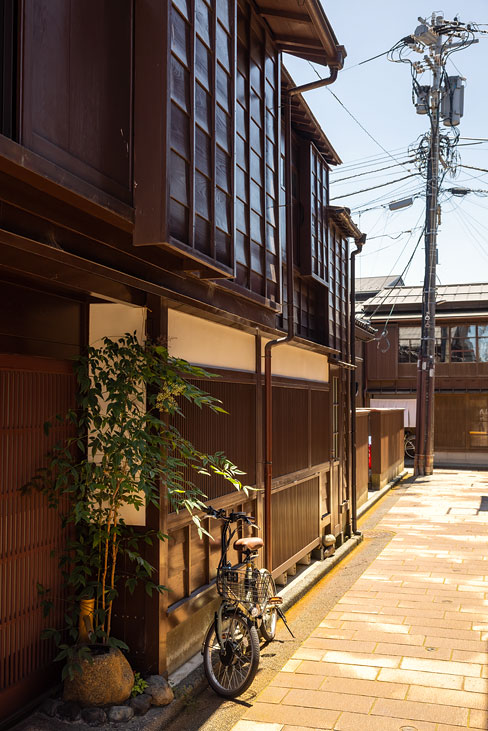 higashi chaya district